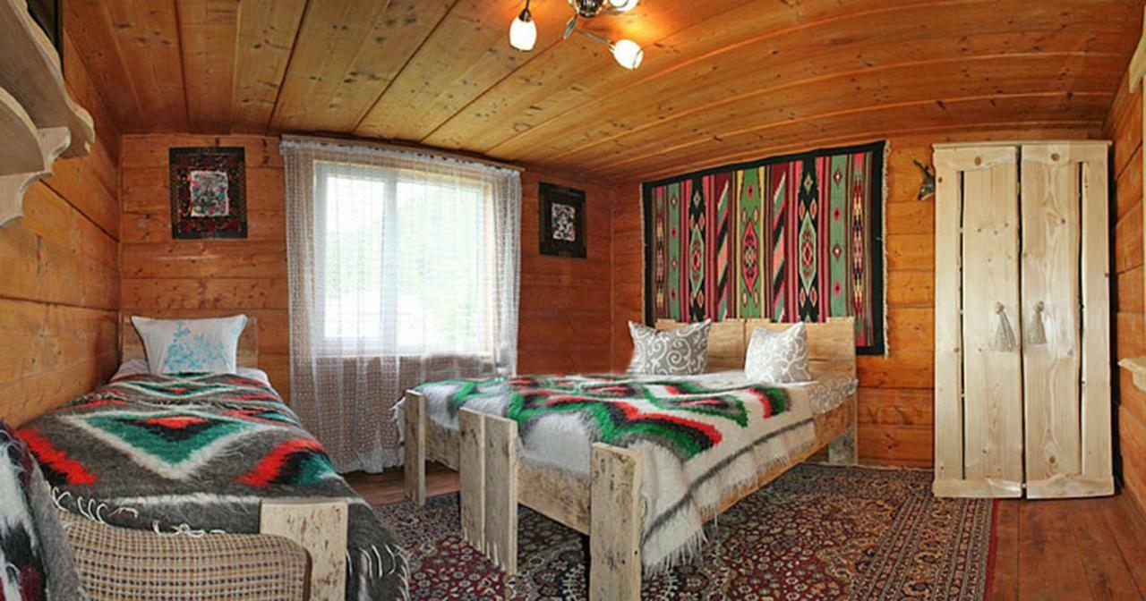 Садиба Там де гори Криворівня Екстер'єр фото